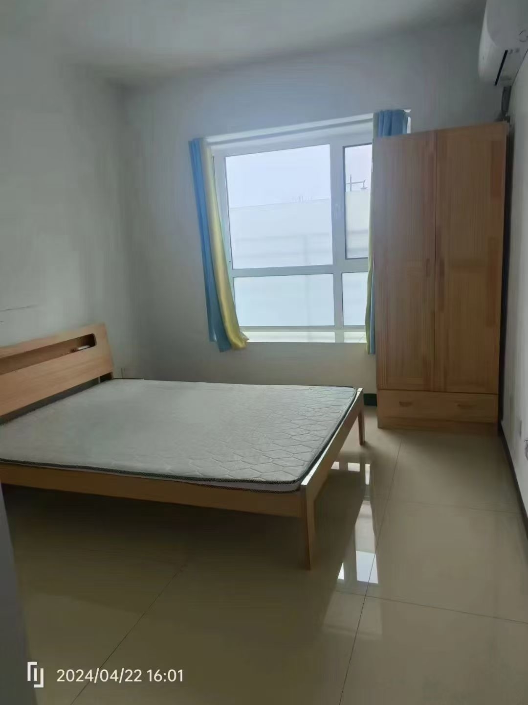 粮食小区出租两室95平750元