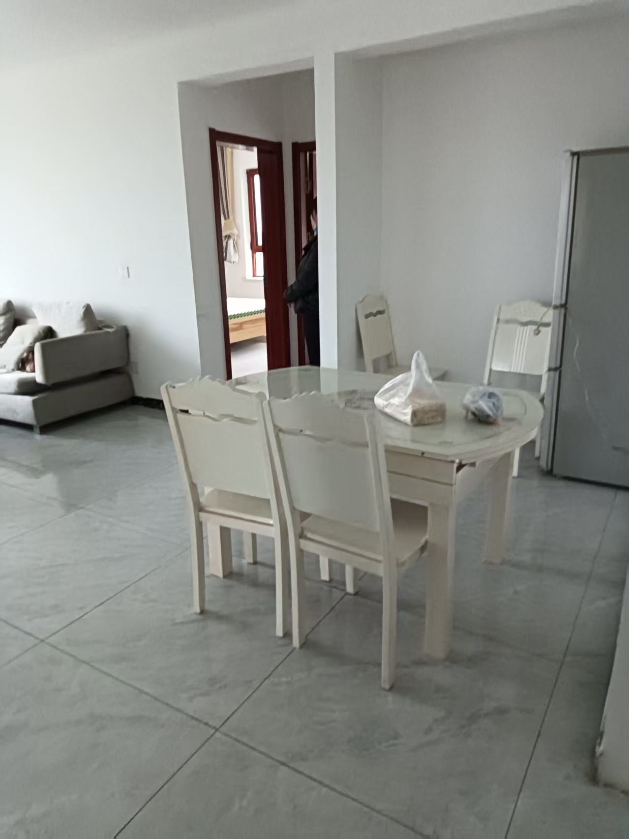 东城御园 精装三室1000元/月