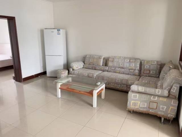 旗馨园东区两室家具家电齐全750月租